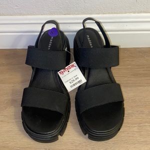 Madden Girl Shoe (size 8.5 / color- black)